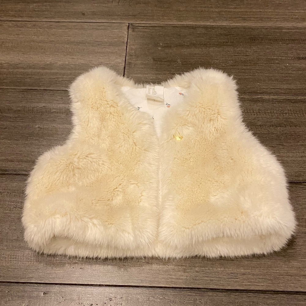 H&M Baby cozy fury faux vest size 6 months